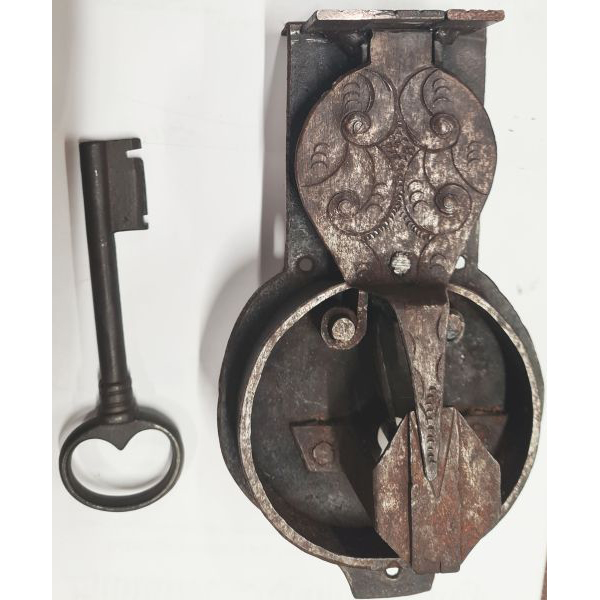 Original altes antikes handgefertigtes Truhenschloss historisches, mit Haken und Schlüssel, Eisen rostig, Dorn 140mm, Einzelstück, nur 1 x verfügbar